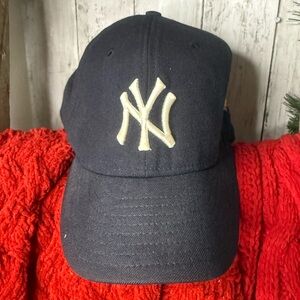 NY Yankees 1996 World Series Wool New Era 5950 Pro Model. Size 7 1/8 Fitted Hat